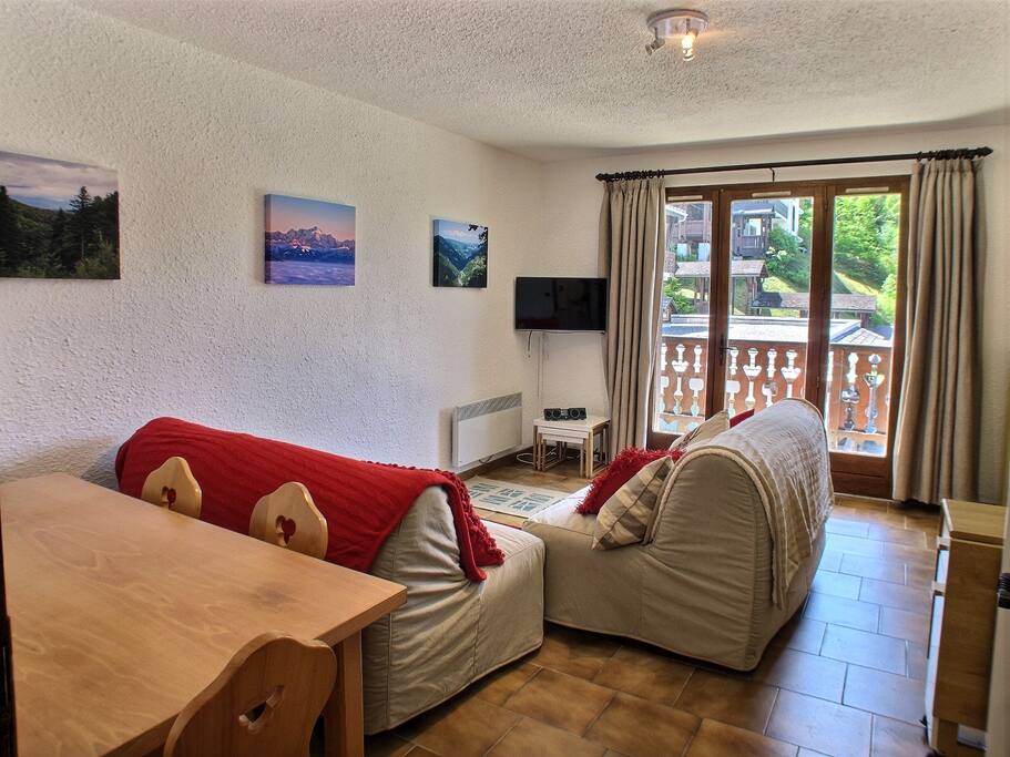 Lounge looking to balcony