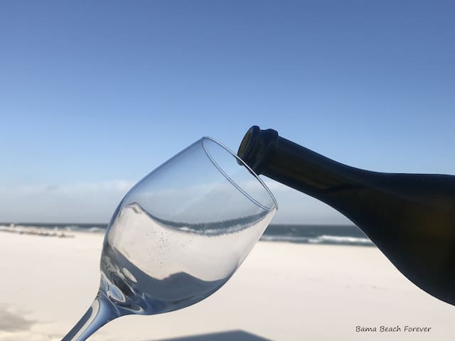 ROMANTIC MALIBU ELEGANCE - ON the GULF & HGTV!