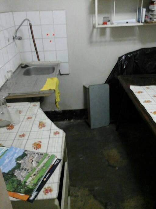 Segunda pieza: Lavadero y mesa privada