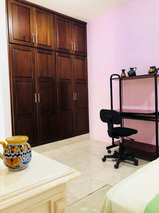 Closet y escritorio/closet and desk