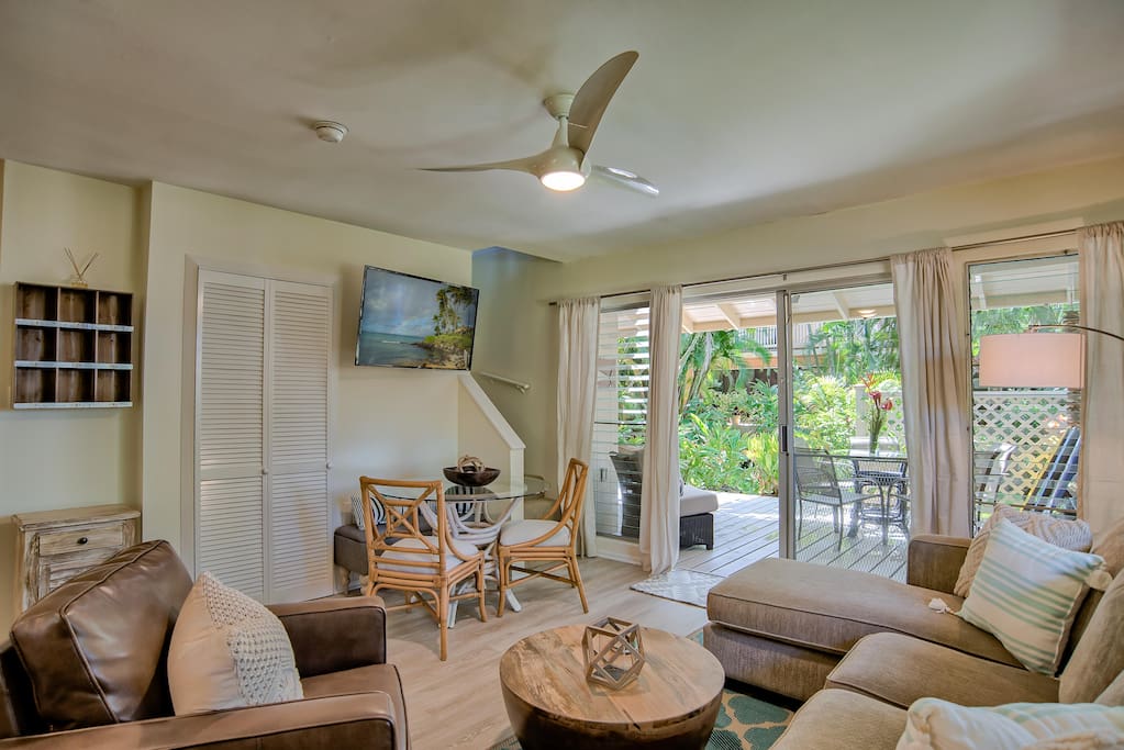 living room with flatscreen