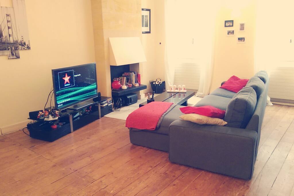 Salon avec TV 3D 127 cm'
