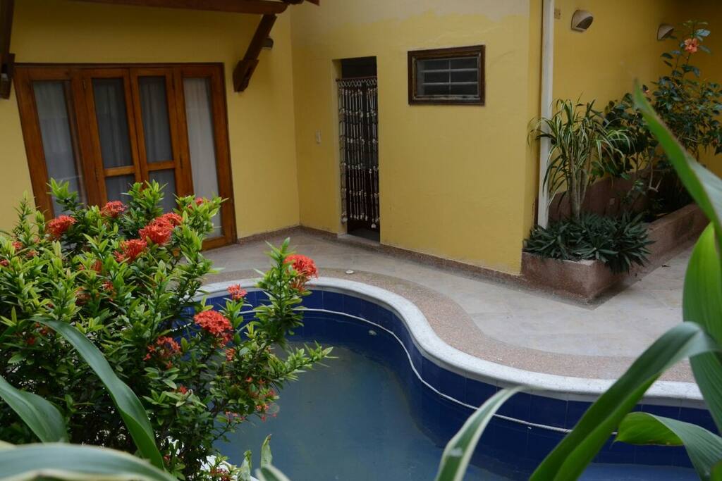 Piscina y Ducha Exterior