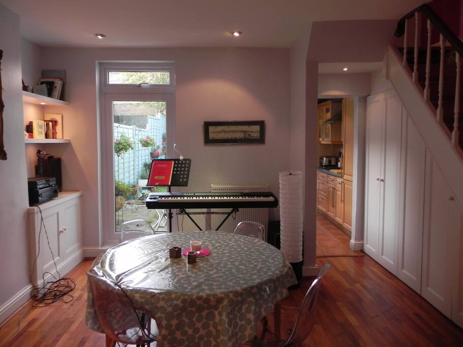 doors onto garden from dining room and kitchen
