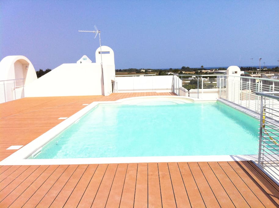 Piscina Solarium a Piano Attico Vista Mare