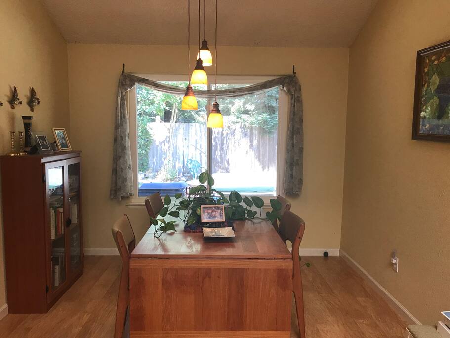 Dining room.