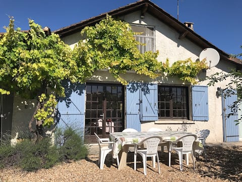 Fabulous location Farmhouse & Cottage- pool/ sauna