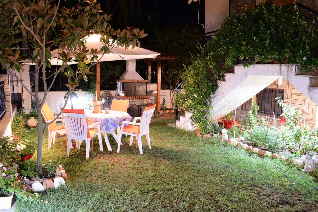Garden by night 2/2