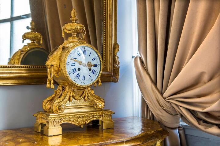 Elegant 2BR steps from Spanish Steps gallery image 4