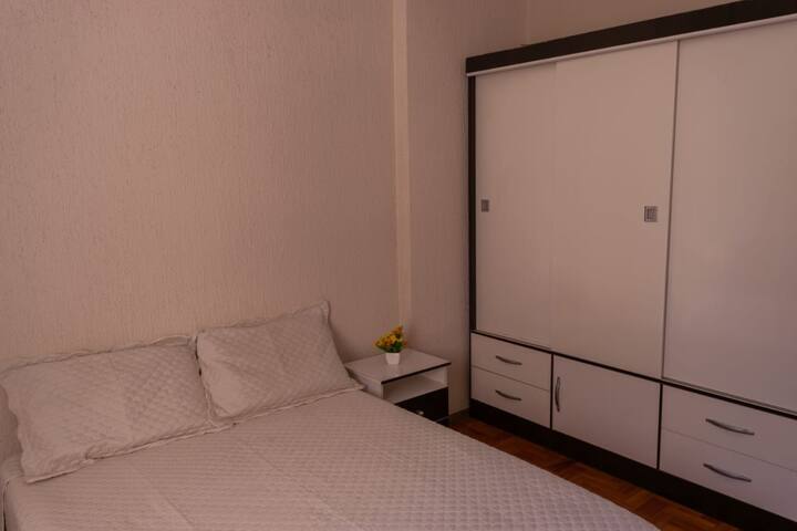 Copacabana: silêncio e conforto a 2 min da praia gallery image 5