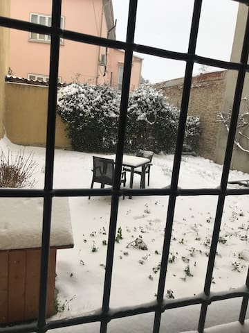 Old town apartment, internal garden pvt