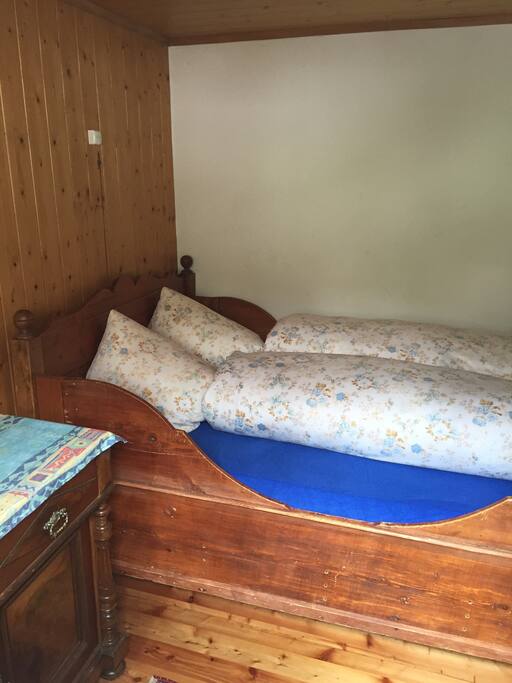 Schlafzimmer mit Doppelbett
Bedroom with queen size bed