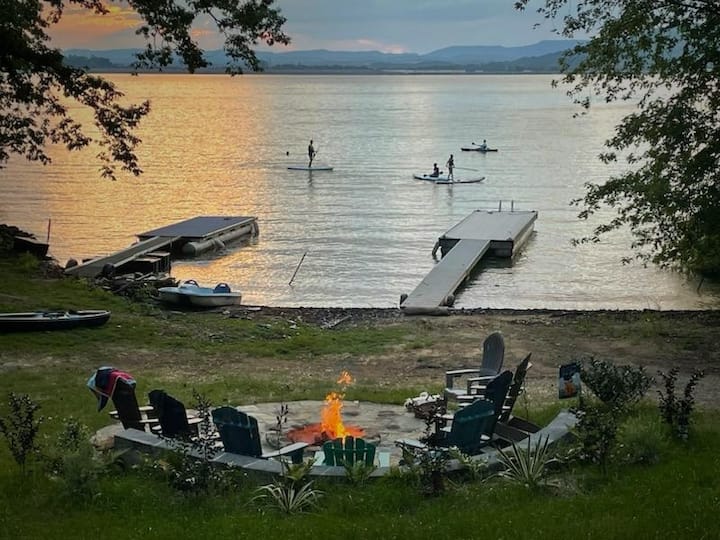4 BR 3 BA Cabin with Private Dock on Main Channel of Cherokee Lake
