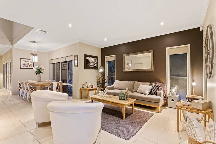 Spacious Family Retreat gallery image 4