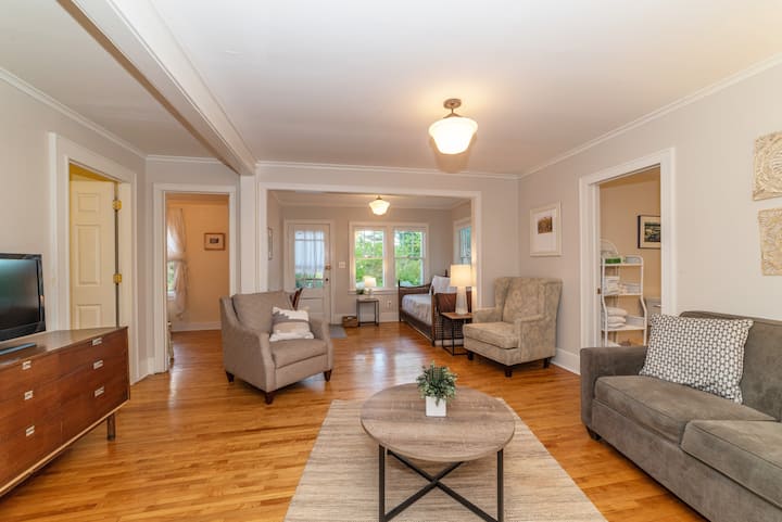 Village Cottage / Walk To Waterfront And Town - Egg Harbor, WI