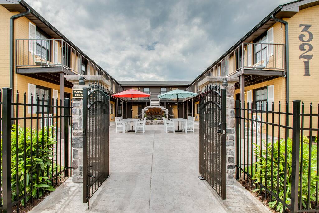 Enter your Nashville vacation here!