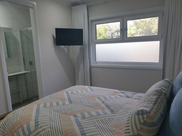 “Beaches”. 50 mtrs to beach. Disability compliant. gallery image 4