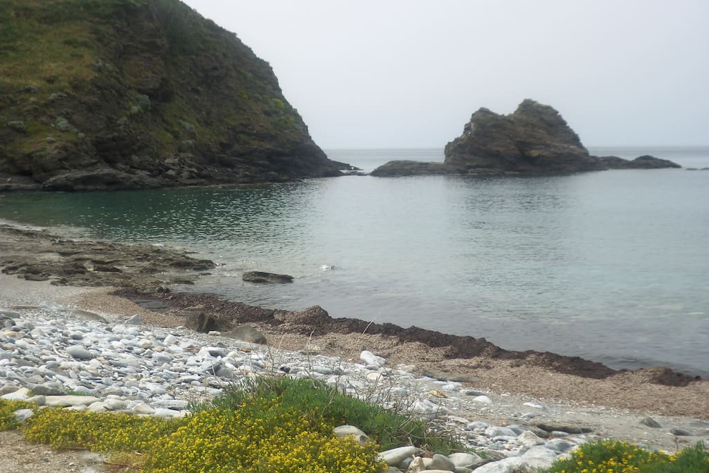 Perfect little rocky beach only 1 min from the house