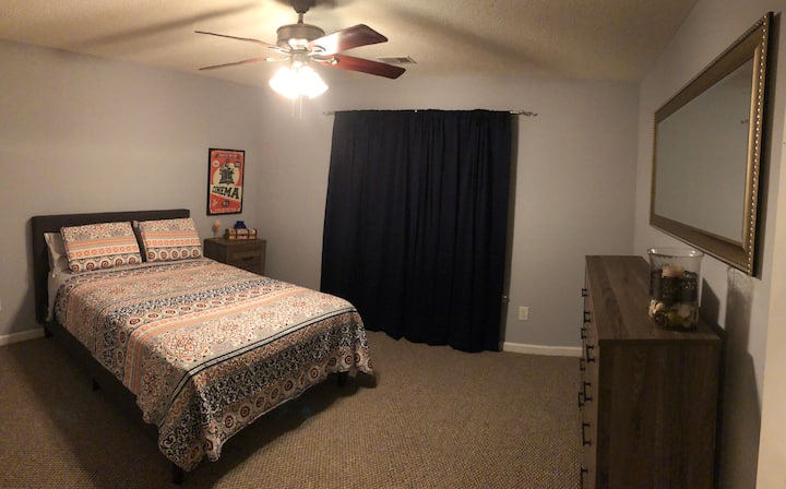 Spálňa 4 - manželská posteľ veľkosti Queen