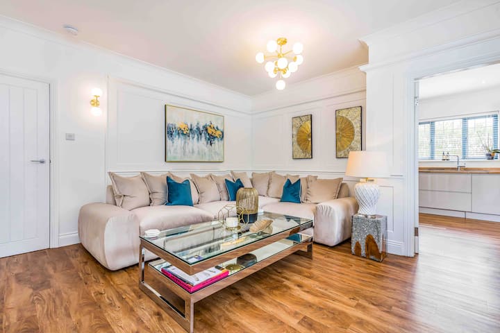 Luxury Goodwood Home, Hot Tub, Fire-pit, Sleeps 6 - Bognor Regis