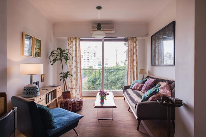 One-bedroom apartment in Monserrat with city skyline views