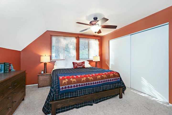 Bedroom 4 - Upstairs Primary Bedroom with Cal King Bed