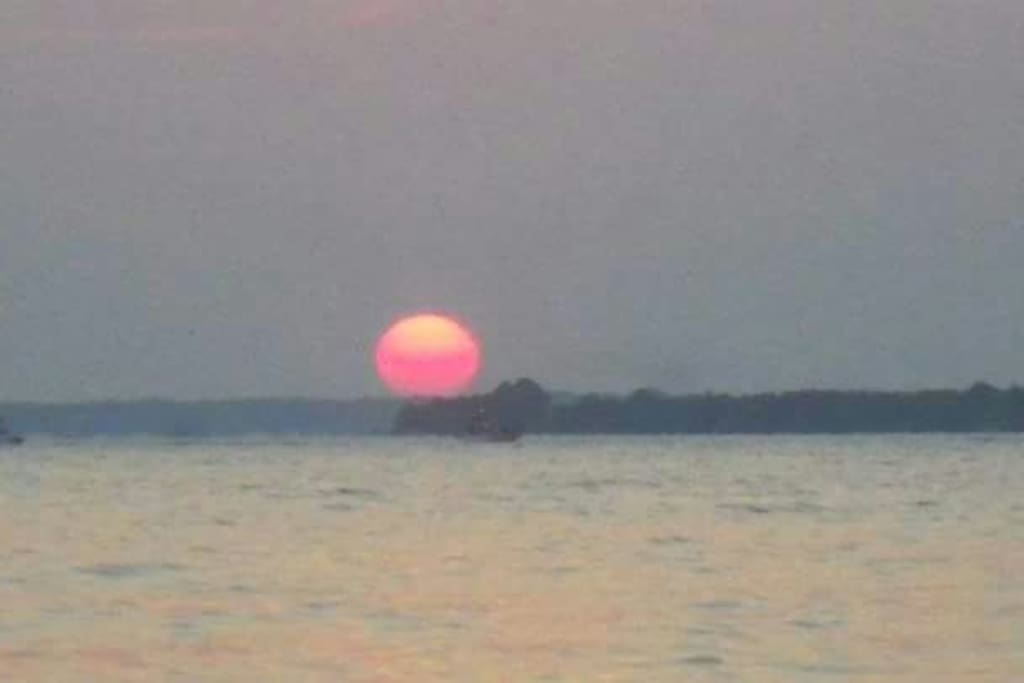 Sunset photo taken by me on Lake Murray.