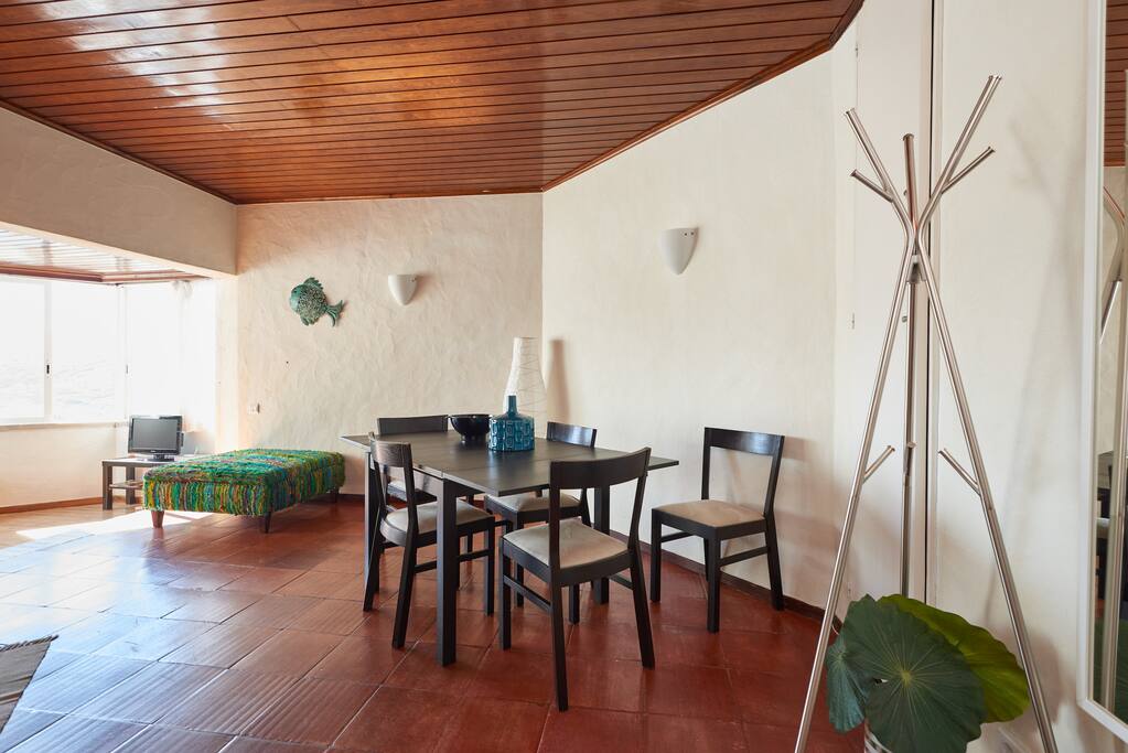 Spacious Dinning-Living Area