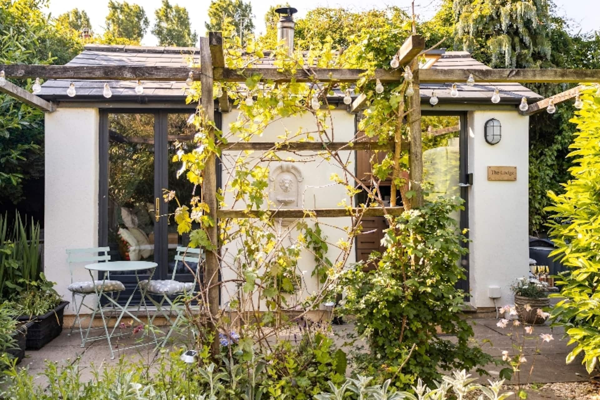 The Lodge; Tranquil Escape w. Woodburner nr. Bath!