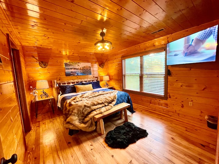 Спалня 2: луксозен апартамент Jr.  Удобно суперголямо двойно легло с дистанционно управление, разтегателно легло, телевизор и баня с душ.  В тази стая могат да спят 3 - ма гости(ако искате)