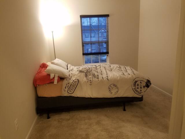 Private room in townhouse for rent