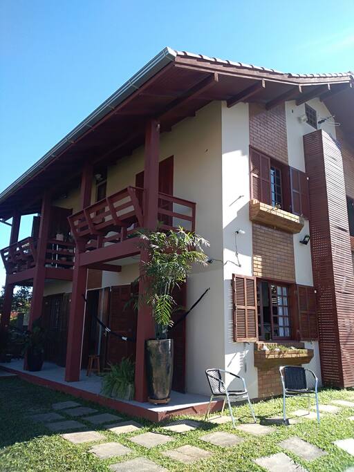 Casa com dois apartamento a cima e dois a baixo