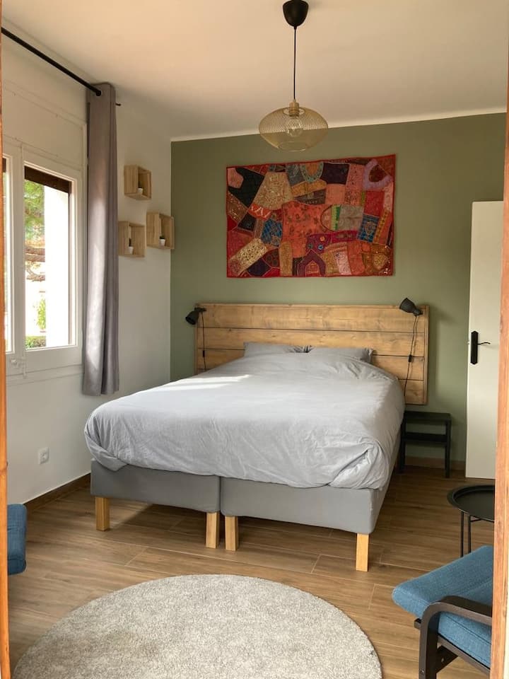 Spavaća soba s vrlo udobnim krevetom