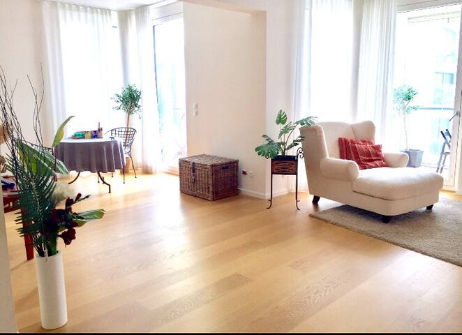 A beautiful spacious and sunny apartment in the heart of Berlin! gallery image 5