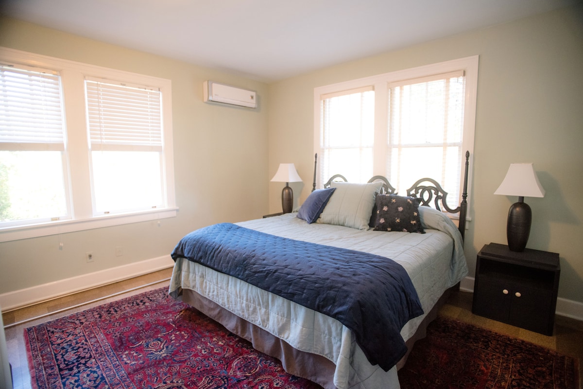 BR 1: Suite tamaño king con armario grande con puerta doble, cortinas opacas nuevas para dormir la siesta o leer por la tarde...