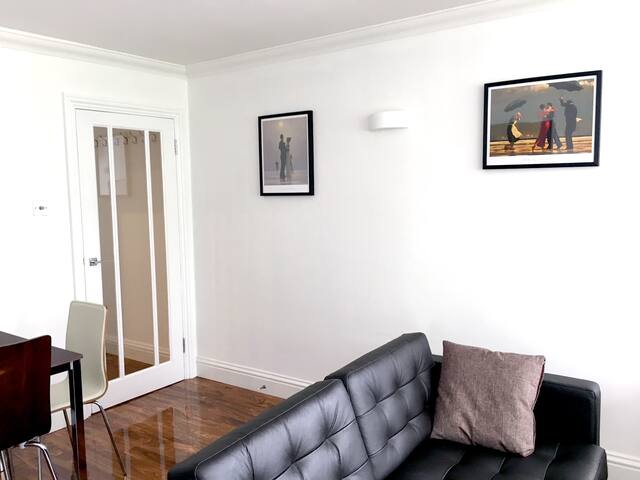 Very Central Modern 3-Bed/2 Bath By Oxford St W1 gallery image 3