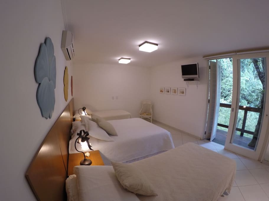 Quarto vista para a floresta