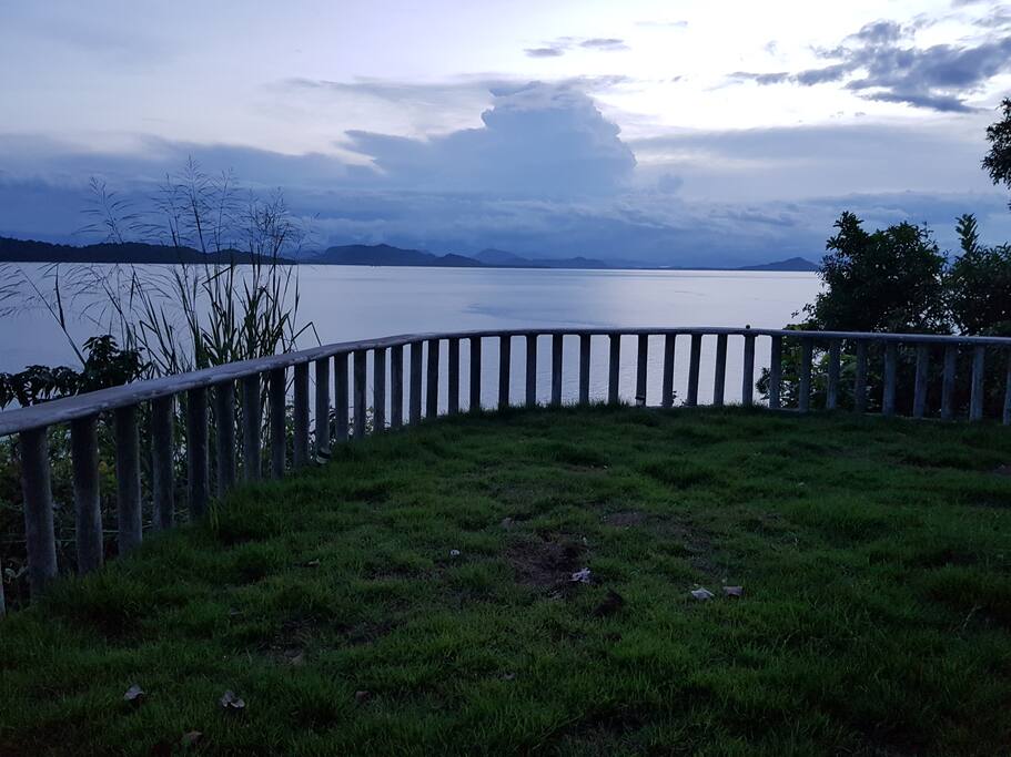 Aussicht von der Terrasse aus über den Pazifik