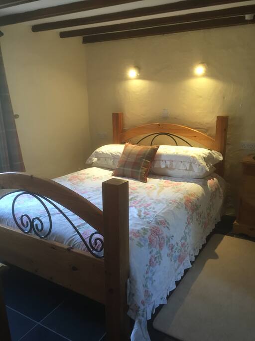 this is the smaller of the en-suite bedrooms
