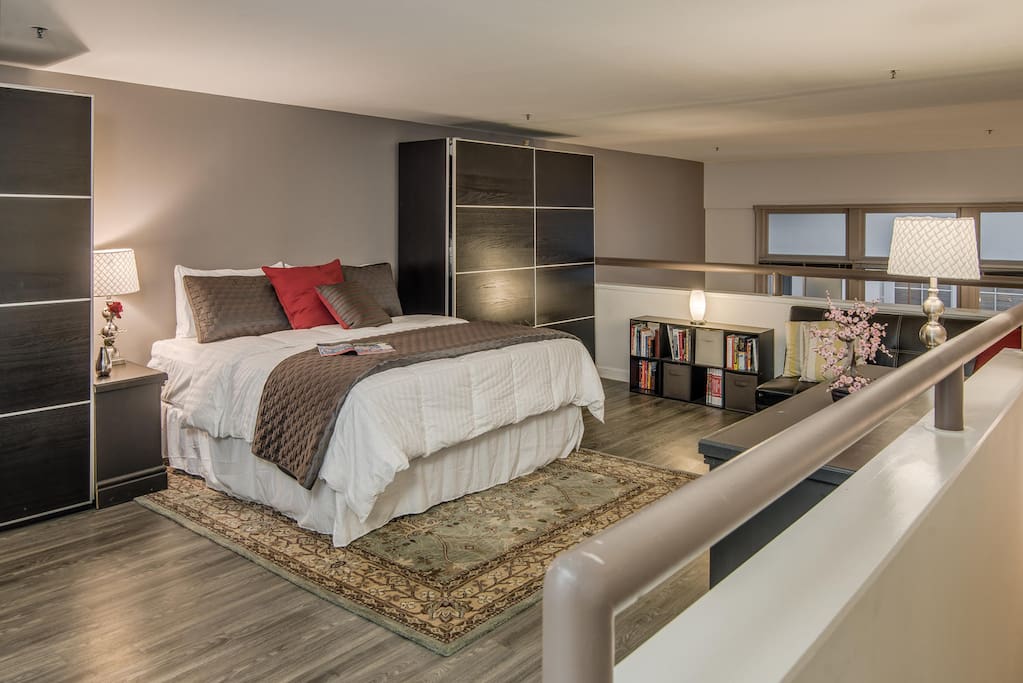 HUGE Mezzanine Bedroom with KING Bed