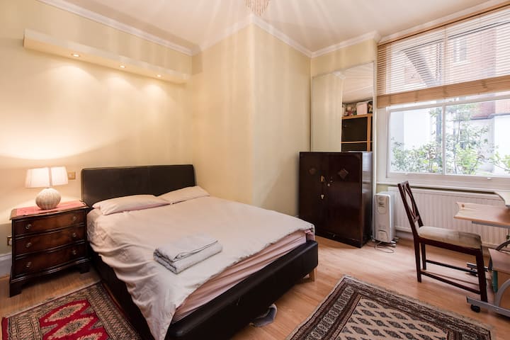Large King Bedroom, Central London - Marylebone