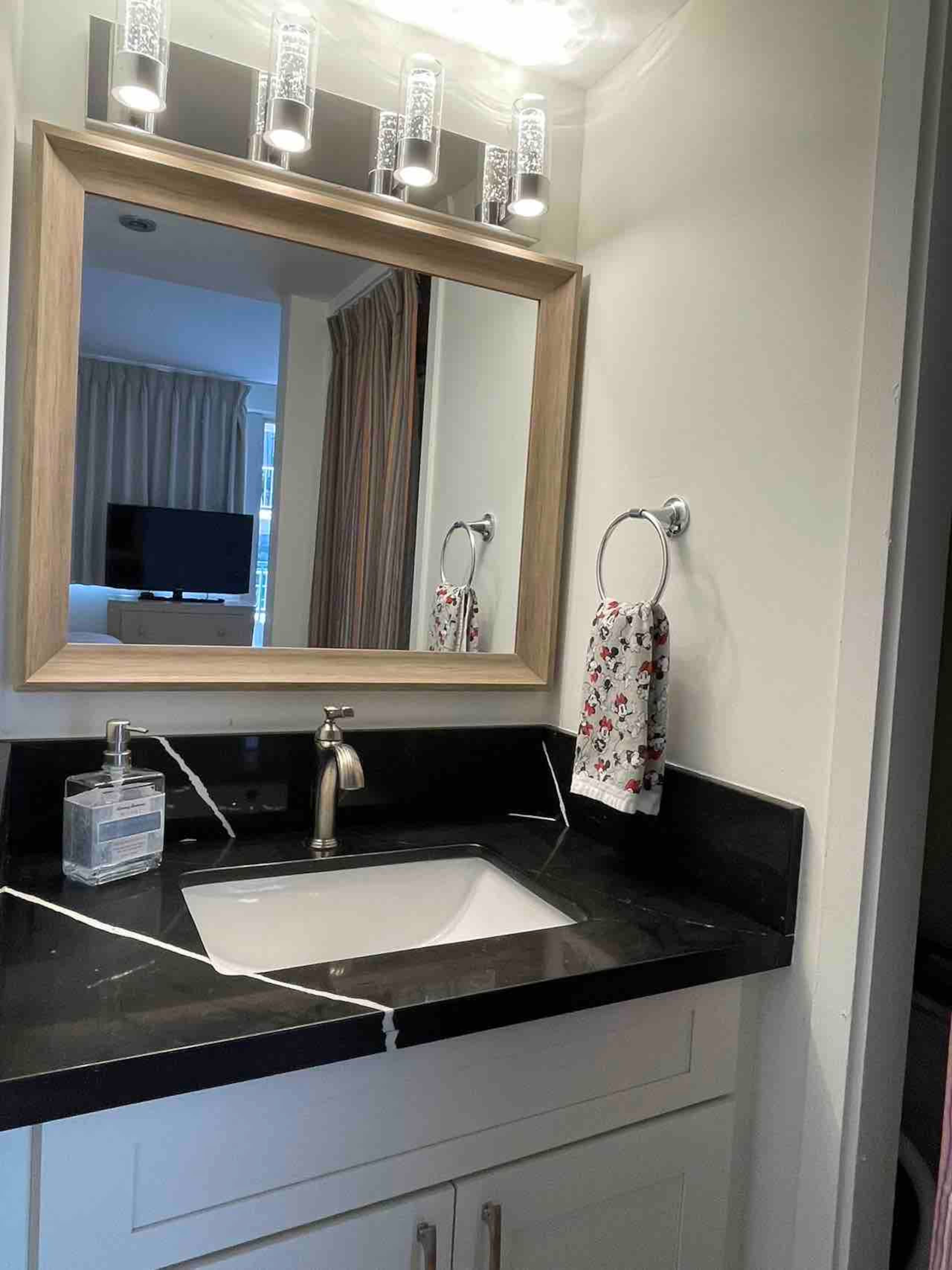 MangoGo 403/Cozy & Spacious New Room in Waikiki - Image 7