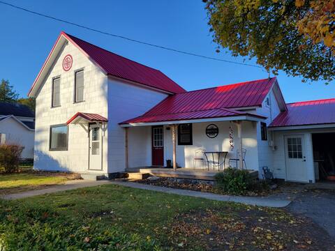 Downtown Cheboygan-Historic Chapman House!