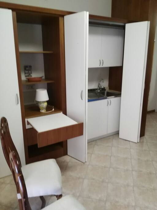 tavolo estraibile e cucina a scomparsa