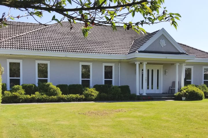 Maple Ridge - Tango Estate - メイプルリッジ