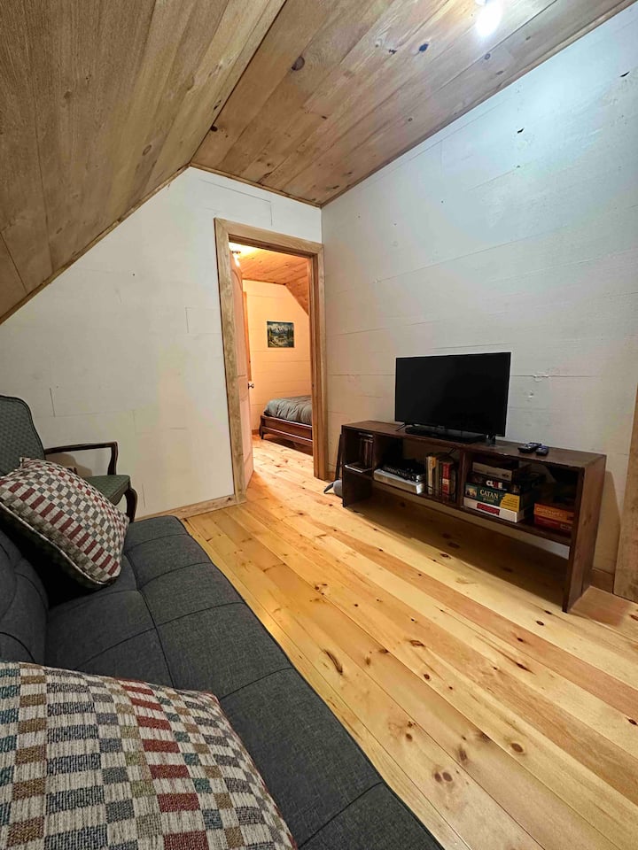 منطقة مشتركة في الطابق العلوي مع فوتون وتلفزيون ذكي. 