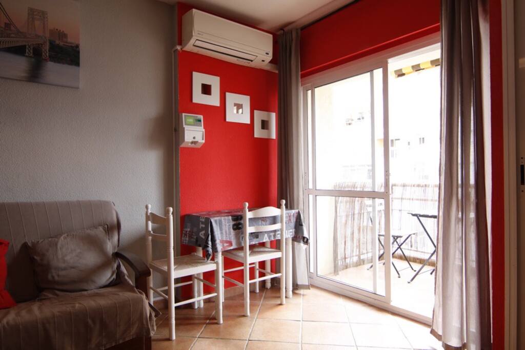 AIR CONDITION AND FOLDABLE DINING TABLE FOR 4 PERSONS