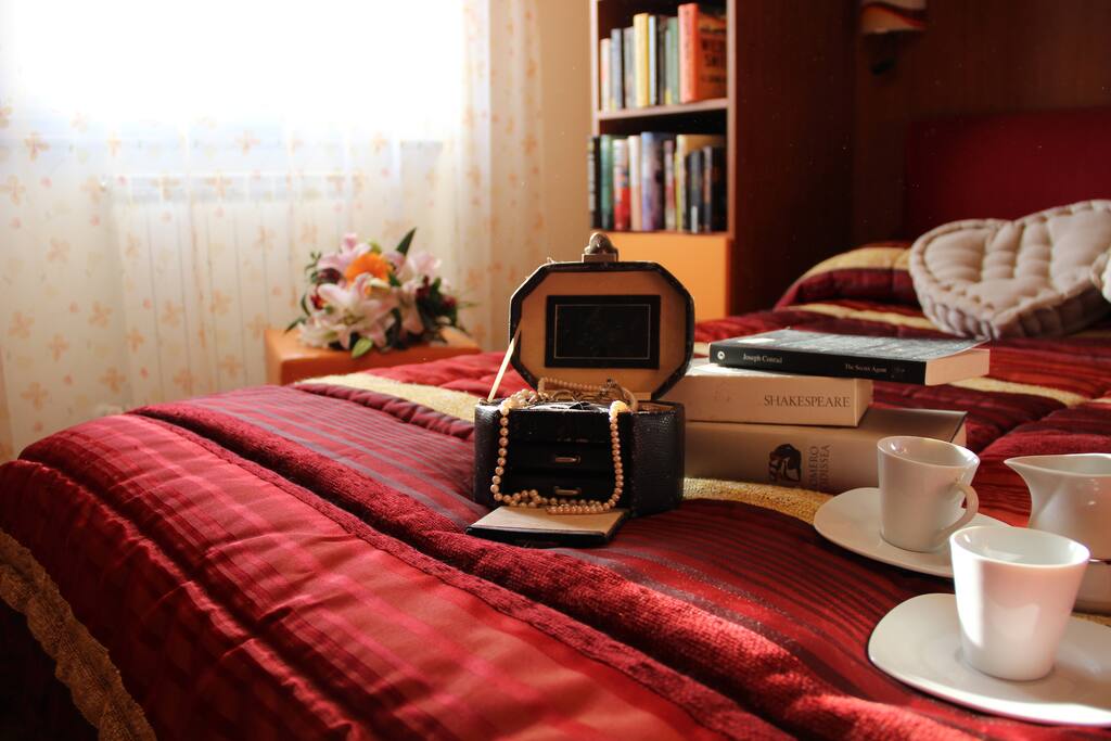 bed and details