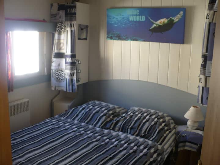 Schlafzimmer 1