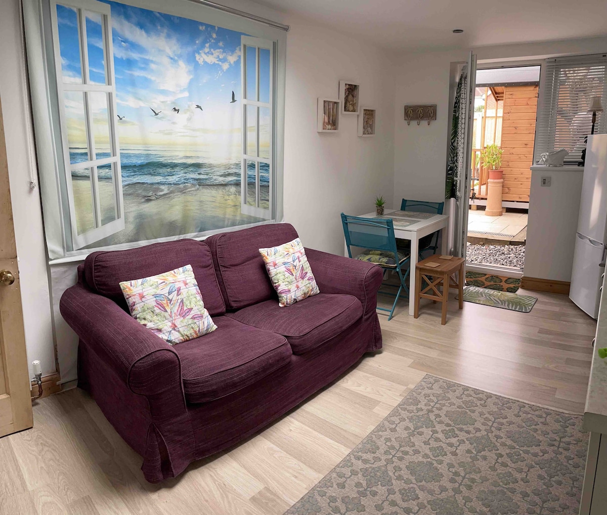 Top performing Airbnb: Bournemouth free parking on premises in Holdenhurst Village